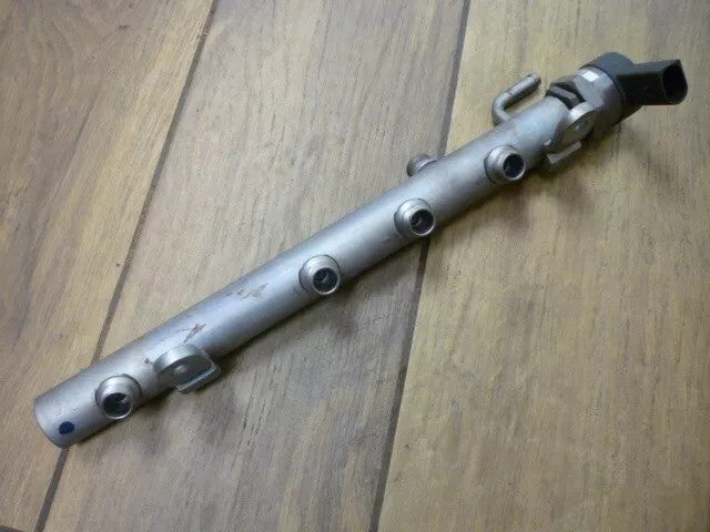 Genuine Fuel Rail – 6420702795 | Mercedes Sprinter OM642 Diesel Injection Rail